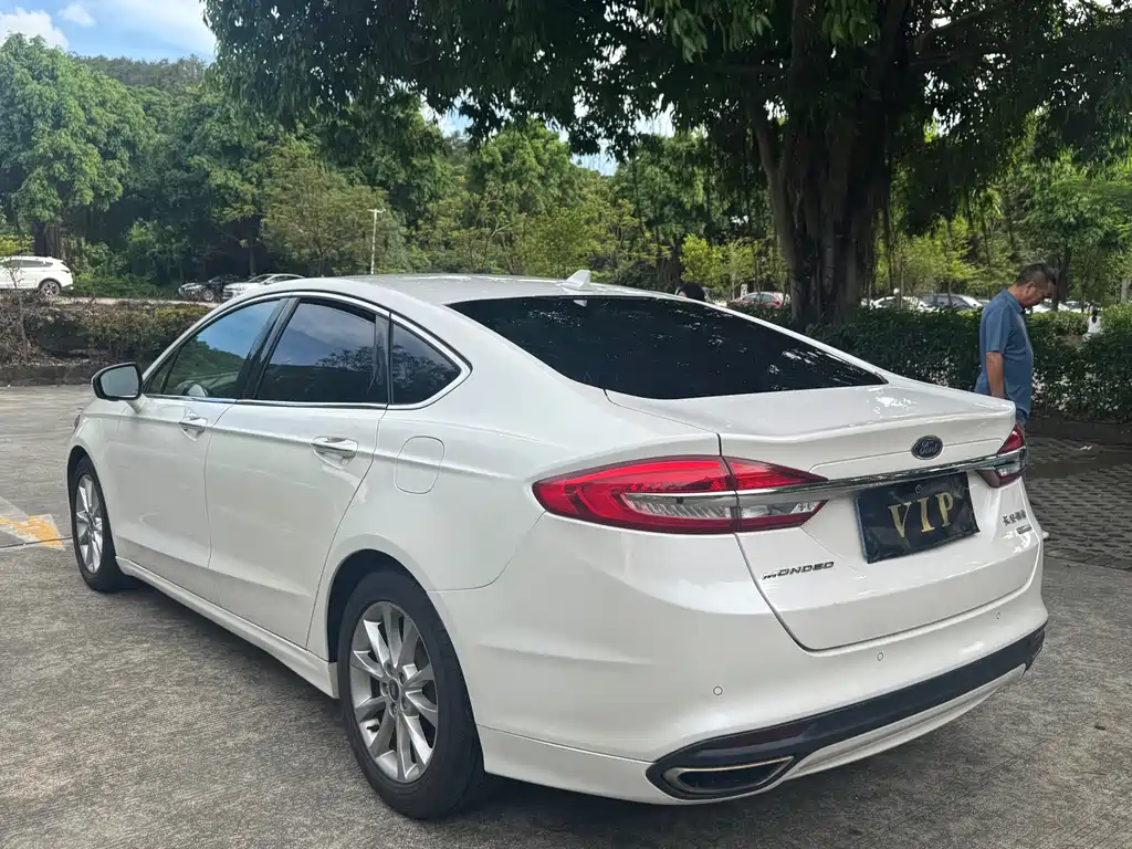 Ford Mondeo 2017 — фото 12