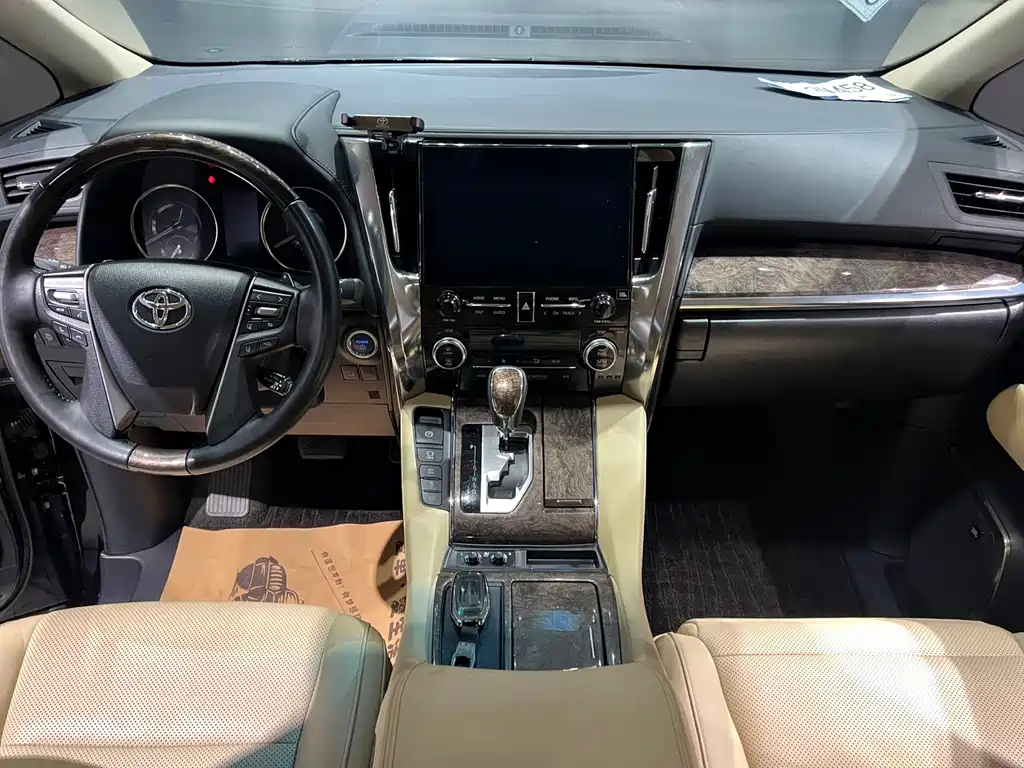 Toyota Alphard 2023 — фото 8