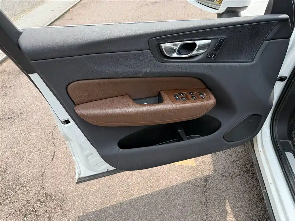 Volvo XC60 2021