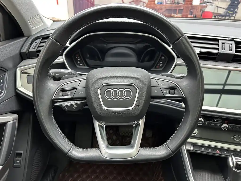 Audi Q3 2023 — фото 15