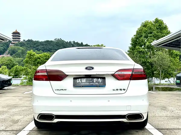 Ford Taurus 2016