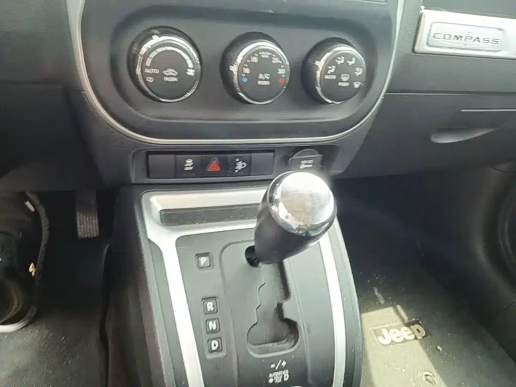 Jeep Compass 2015 — фото 14