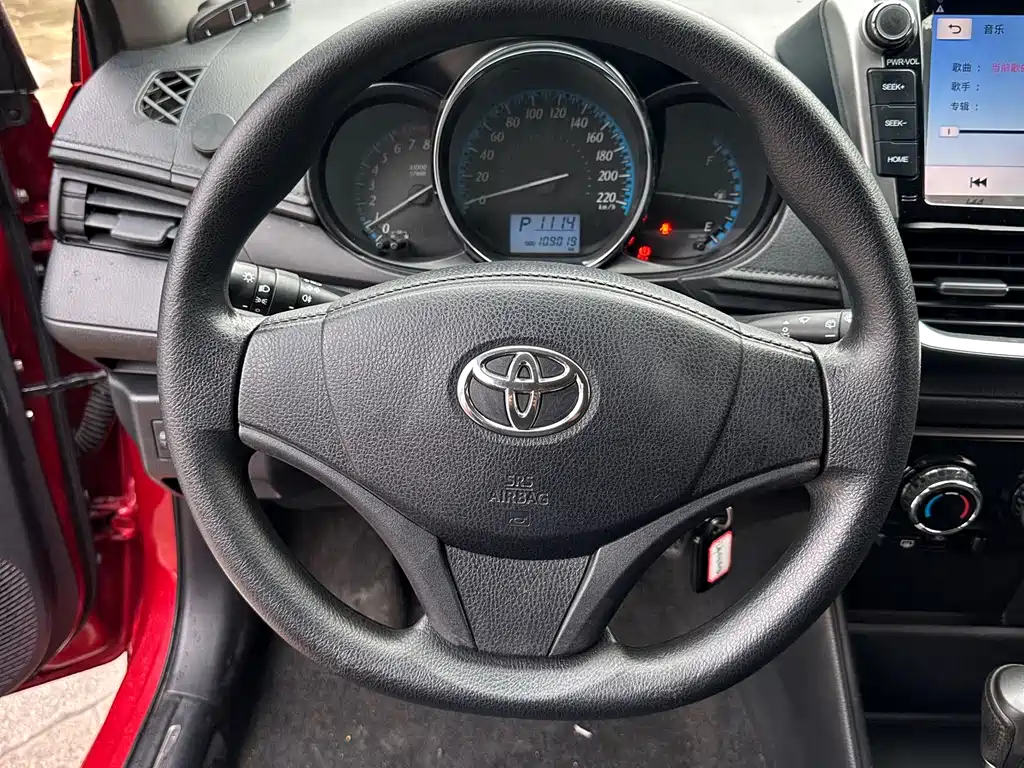 Toyota Yaris L 2017 — фото 11