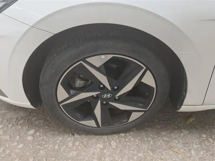 Hyundai Elantra 2022