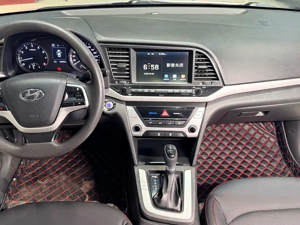 Hyundai Elantra 2018 — фото 15