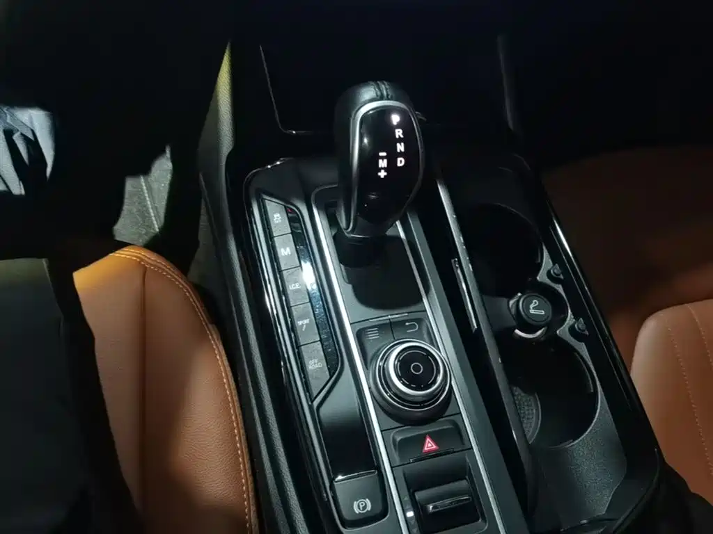Maserati Levante 2018 — фото 14