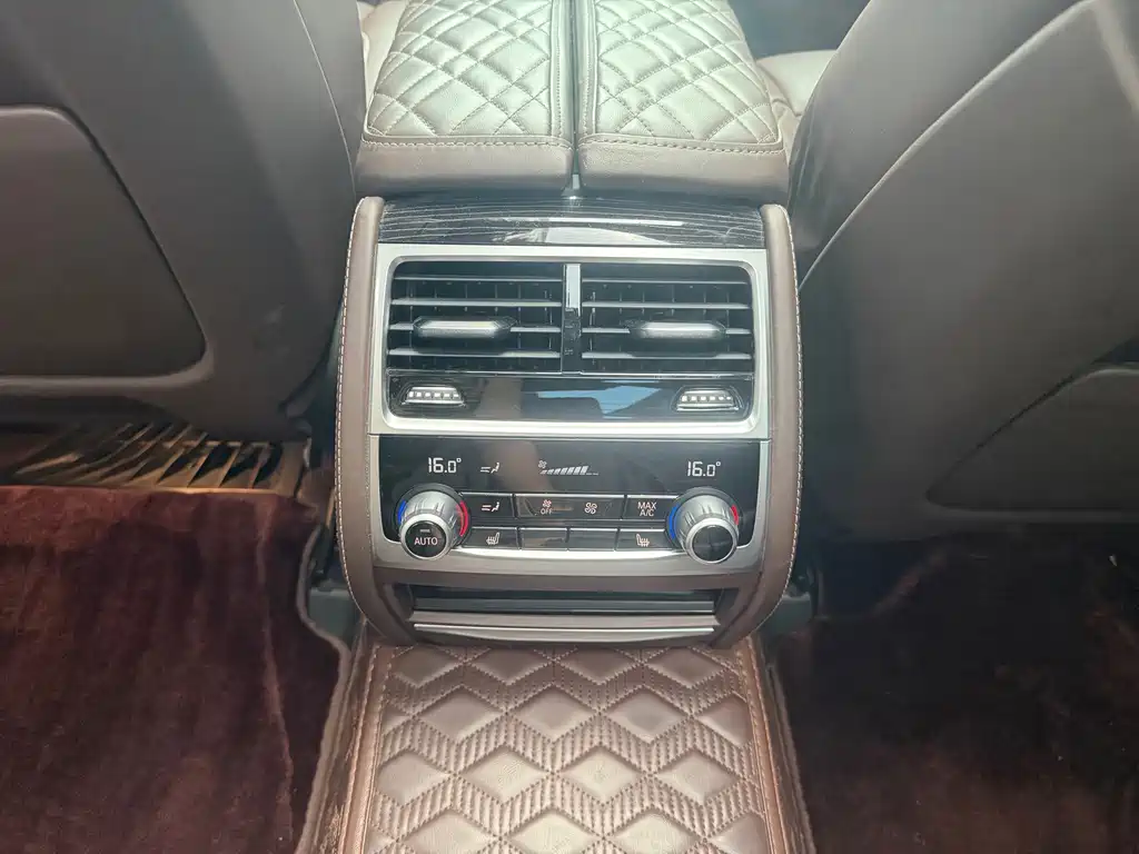 BMW 7 Series 2021 — фото 11