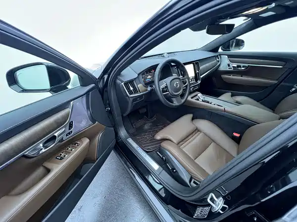 Volvo S90 2024