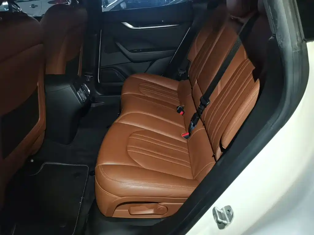 Maserati Levante 2018 — фото 17