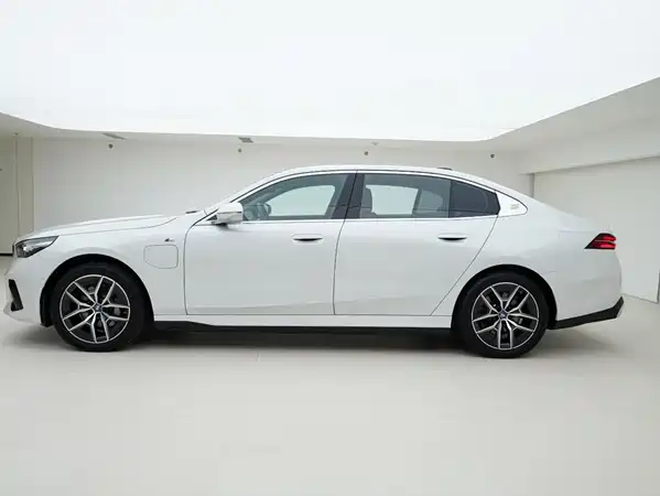 BMW i5 2024