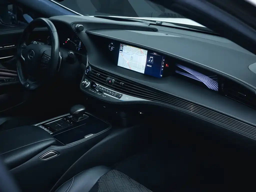 Lexus LS 2018 — фото 15