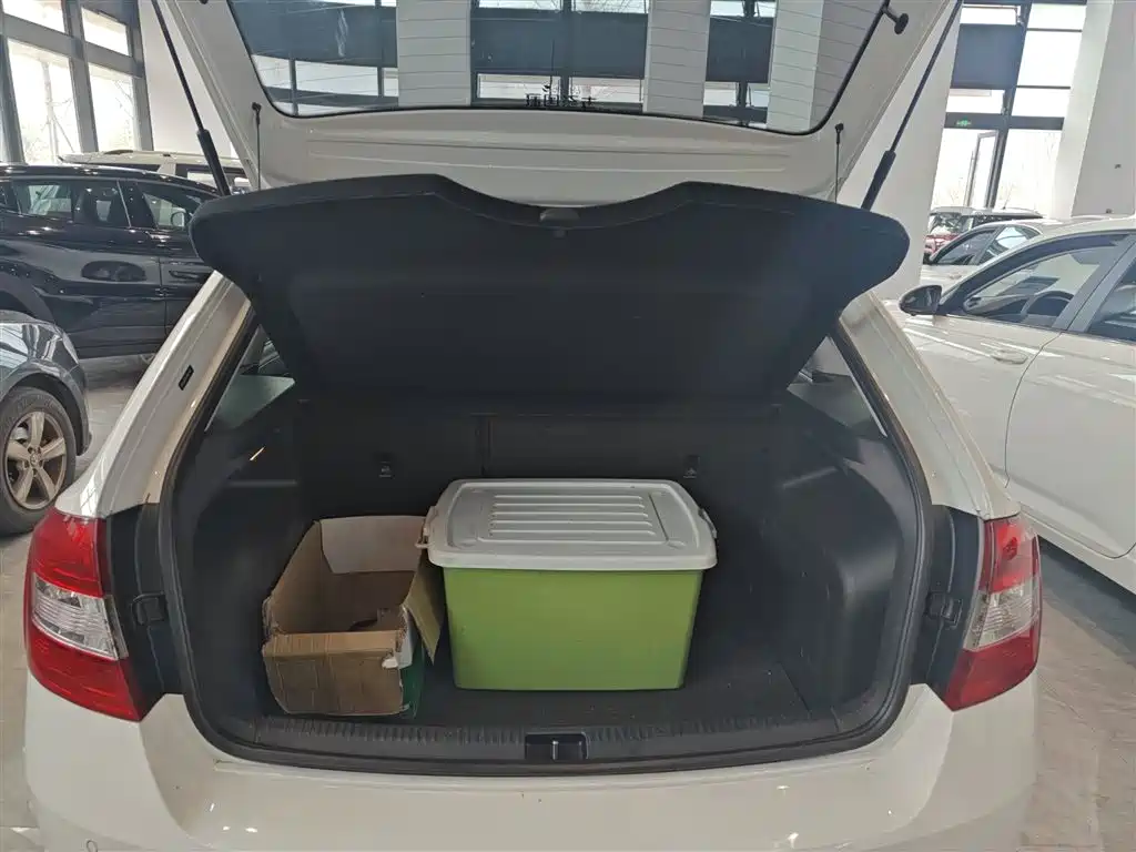 Skoda Rapid Spaceback 2016 — фото 15