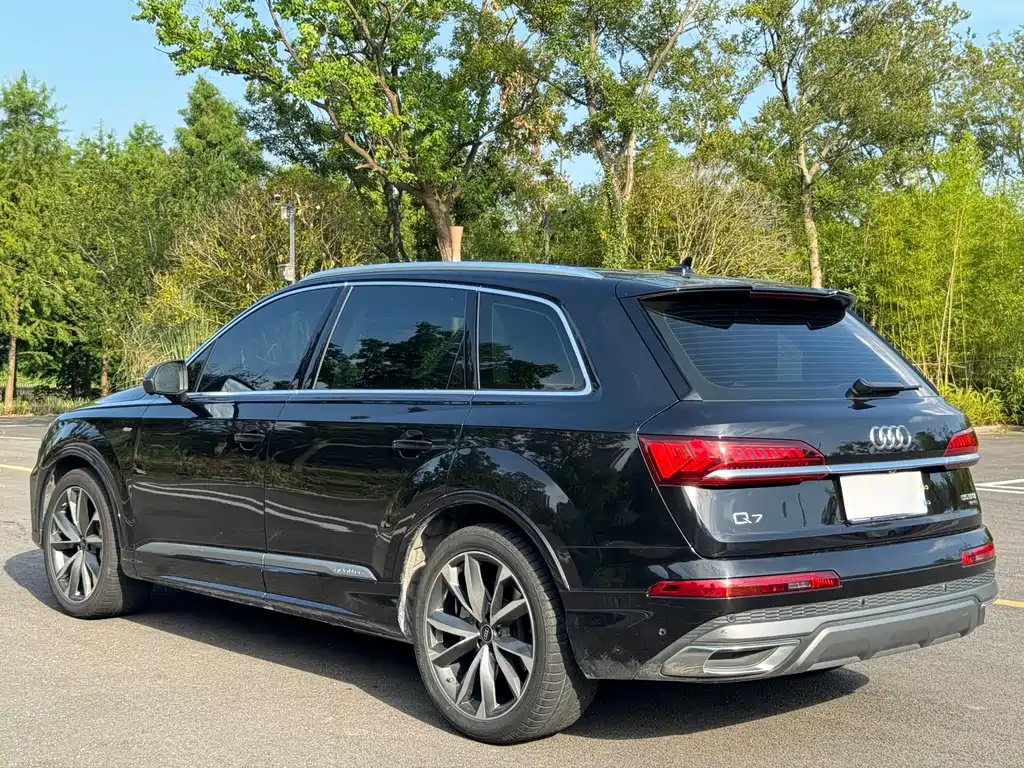 Audi Q7 2021 — фото 21