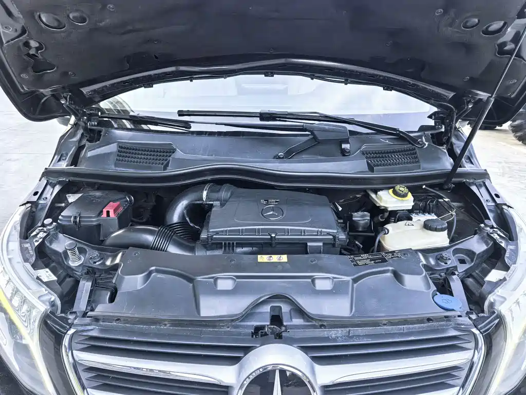 Mercedes-Benz V-Class 2018 — фото 27