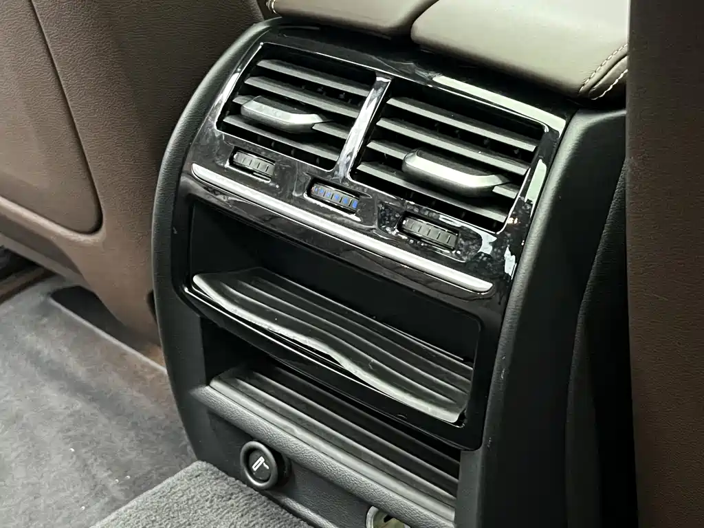 BMW 5 Series 2018 — фото 20