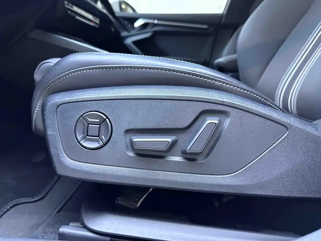 Audi A3 2023 — фото 14