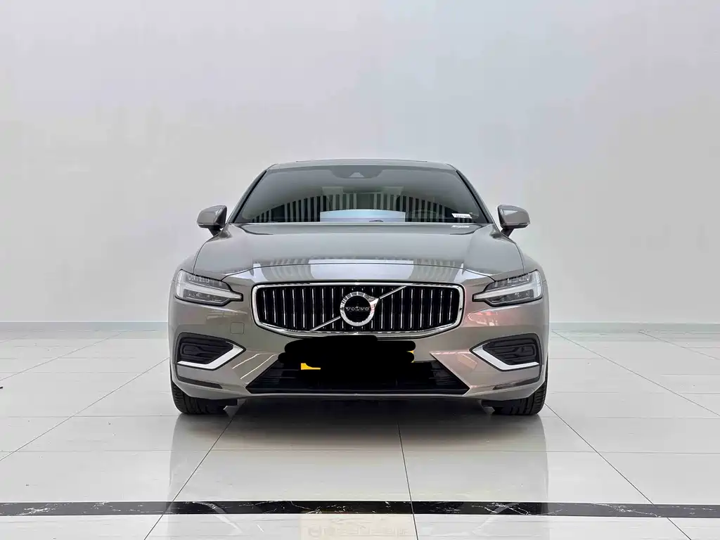 Volvo S60 2022 — фото 2