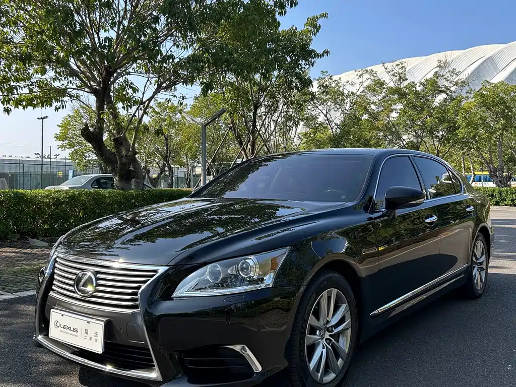 Lexus LS 2015 — фото 1