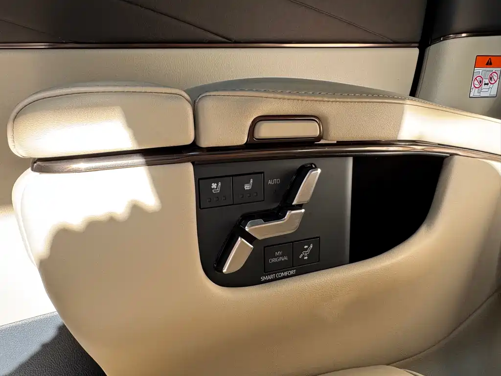 Toyota Vellfire 2023 — фото 12