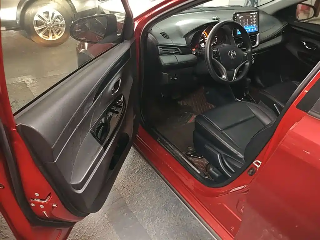 Toyota Yaris L 2022 — фото 16
