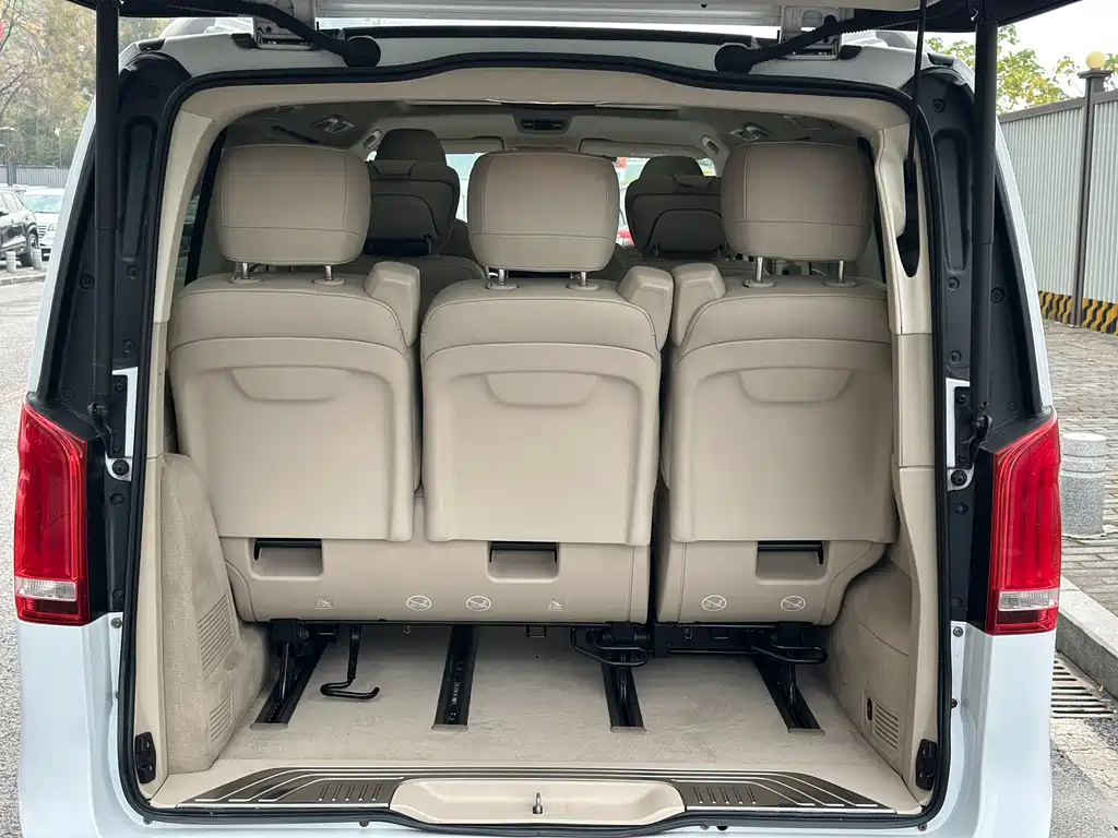 Mercedes-Benz V-Class 2017 — фото 10