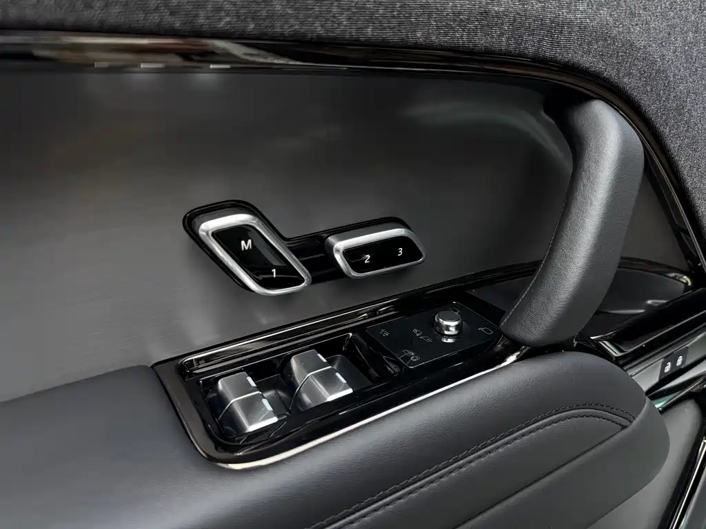 Land Rover Sport 2023 — фото 20