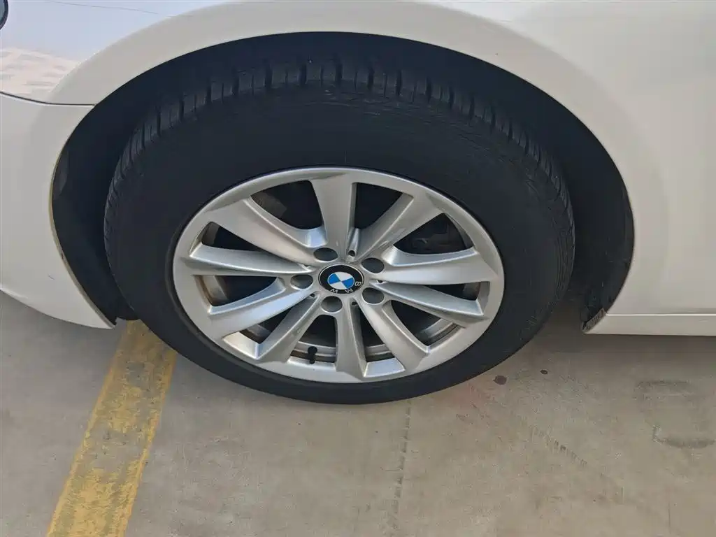 BMW 5 Series 2015 — фото 23