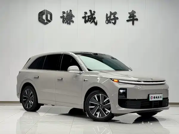 Li Auto L6 2025