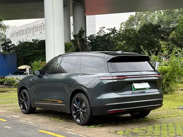 NIO ES8 2024