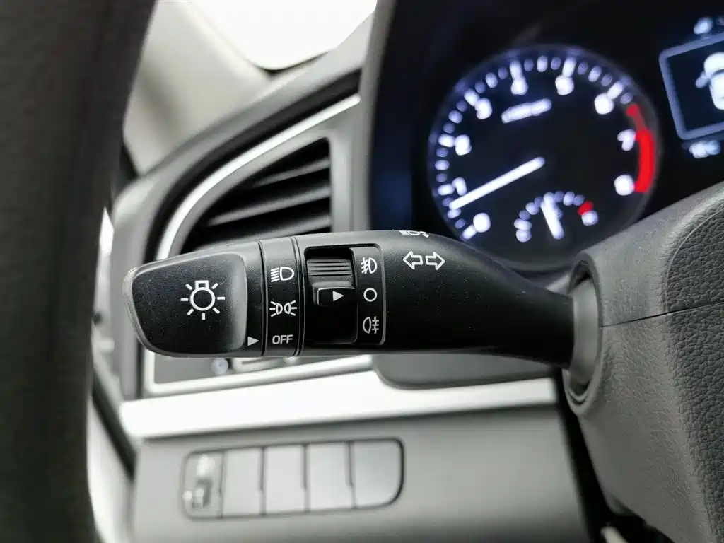 Hyundai Elantra 2019 — фото 21
