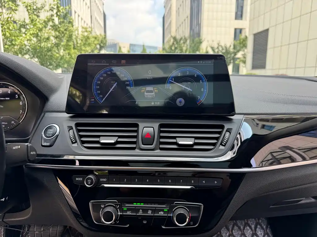 BMW 1 Series 2018 — фото 13