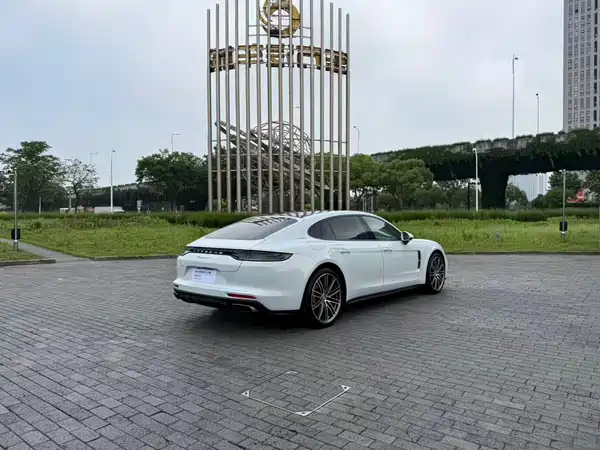 Porsche Panamera 2023