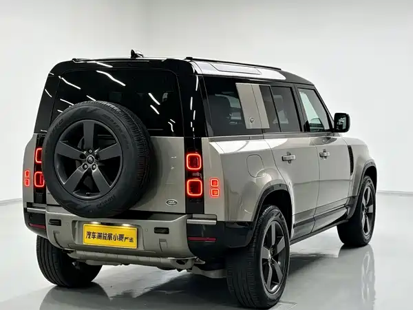 Land Rover Defender 2022