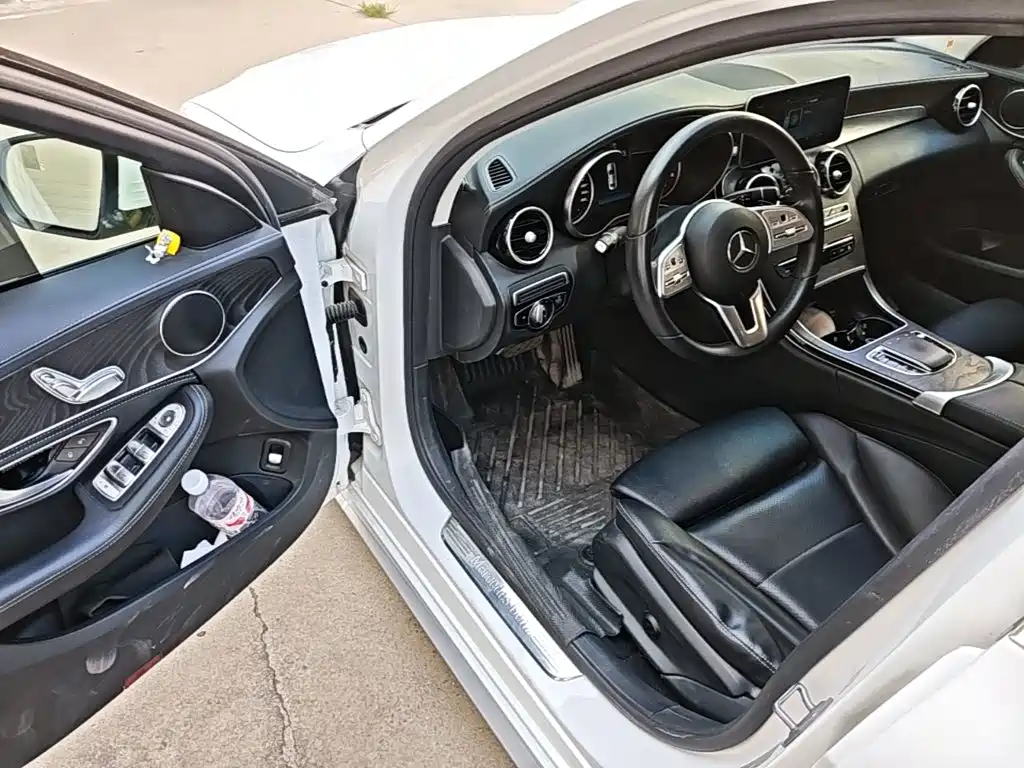 Mercedes-Benz C-Class 2019 — фото 16
