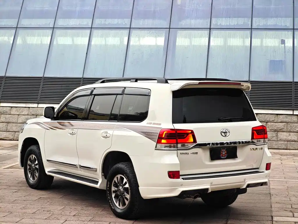 Toyota Land Cruiser 2011 — фото 9