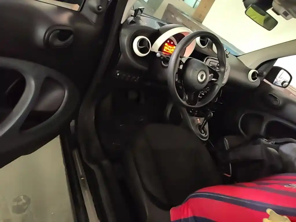 smart fortwo 2015 — фото 9