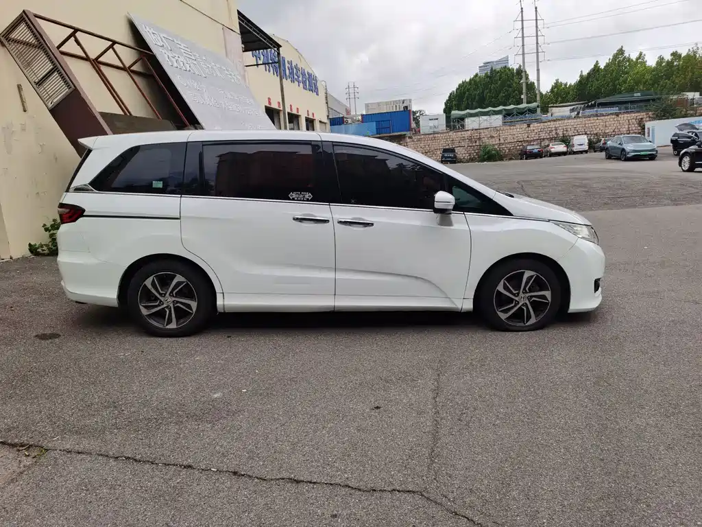 Honda Odyssey 2015 — фото 4