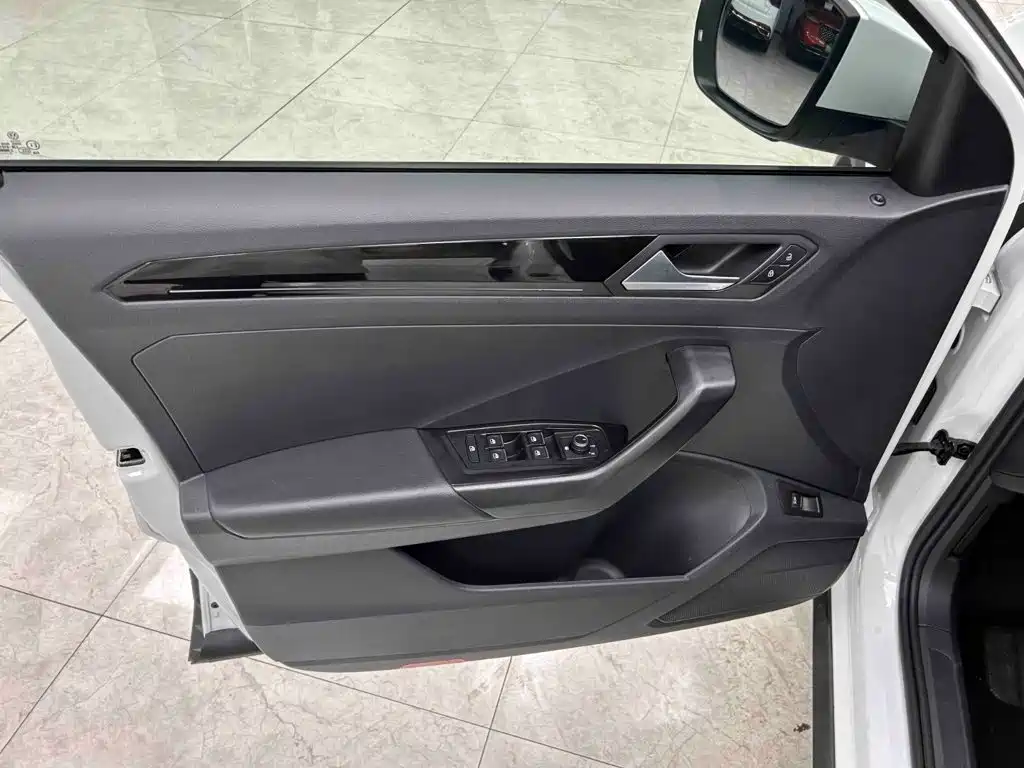 Volkswagen T-Roc 2022 — фото 10