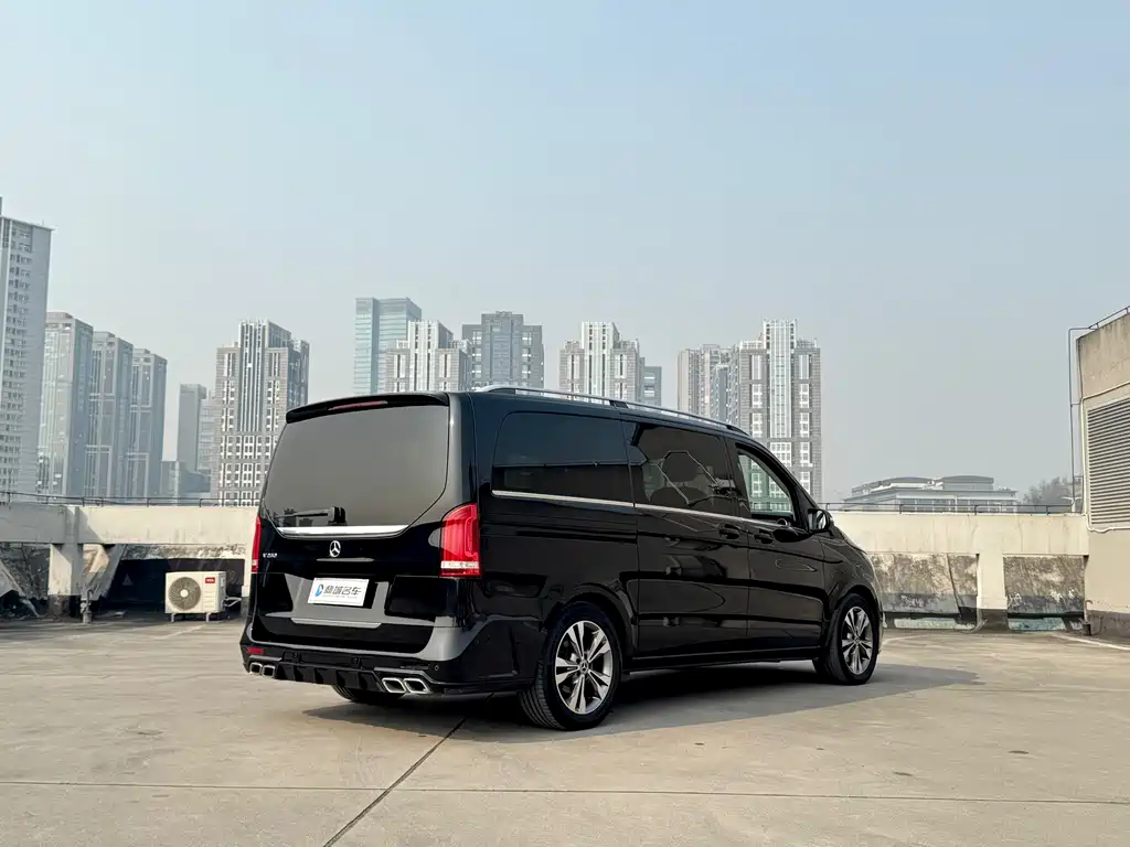 Mercedes-Benz V-Class 2020 — фото 13