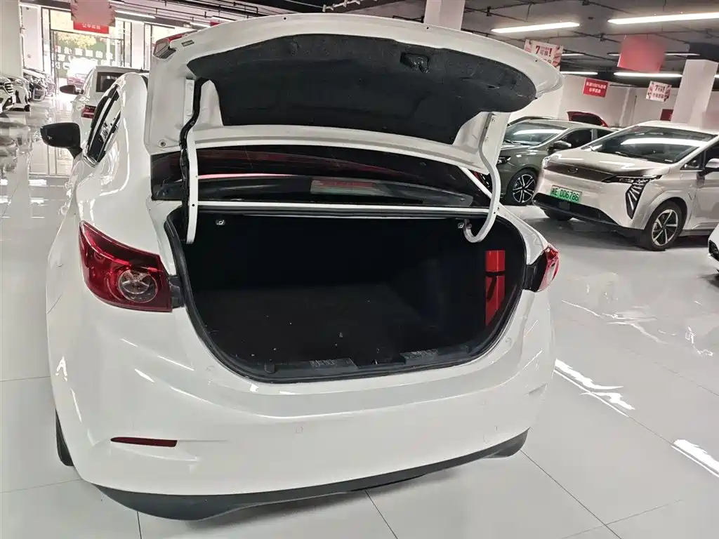 Mazda 3 Axela 2019 — фото 19