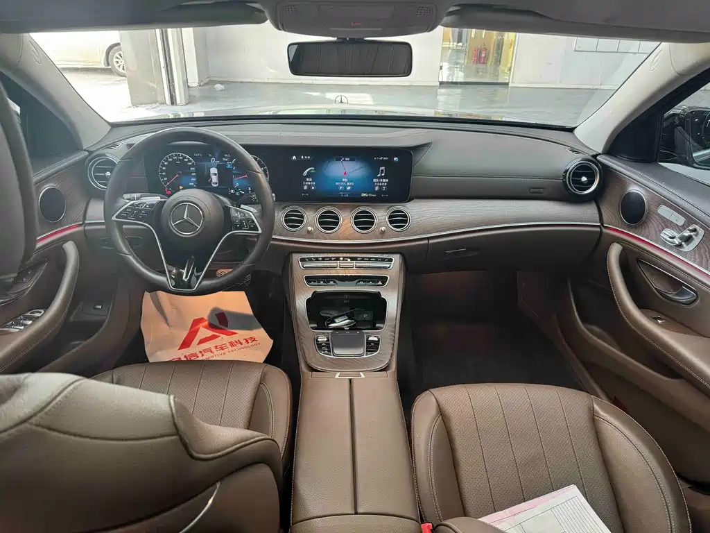 Mercedes-Benz E-Class 2023 — фото 13