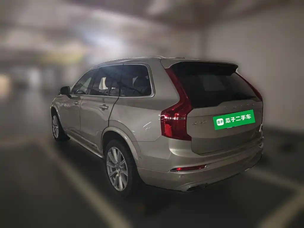 Volvo XC90 2018 — фото 25