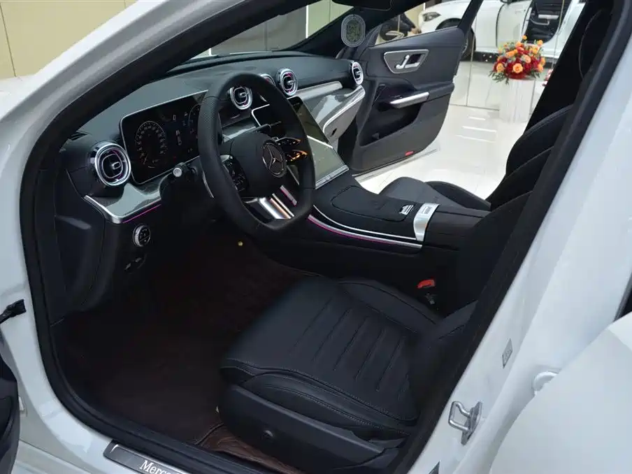 Mercedes-Benz C-Class 2025 — фото 4