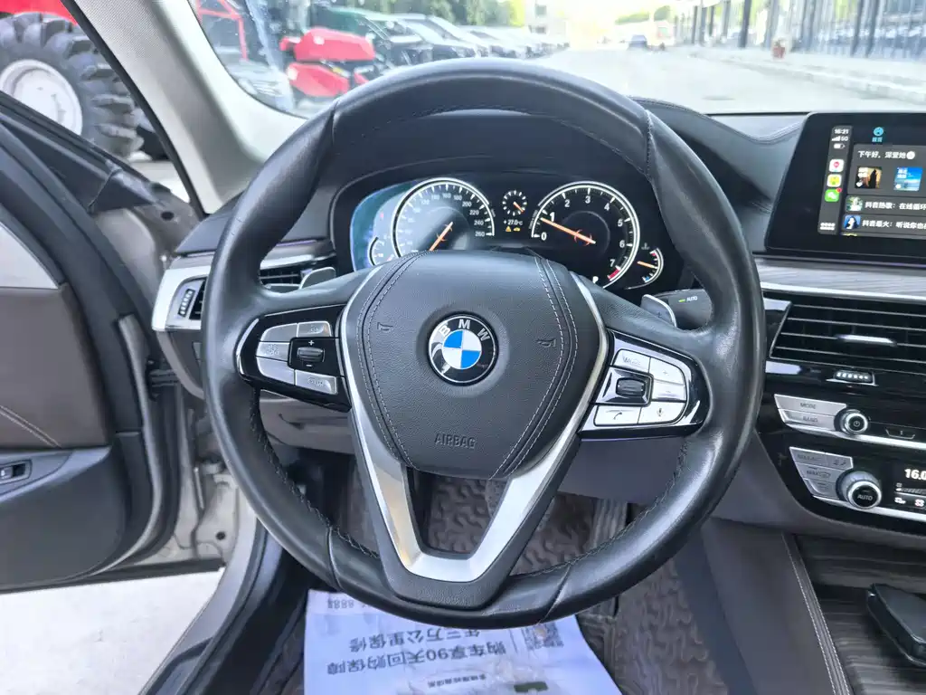 BMW 5 Series 2018 — фото 27