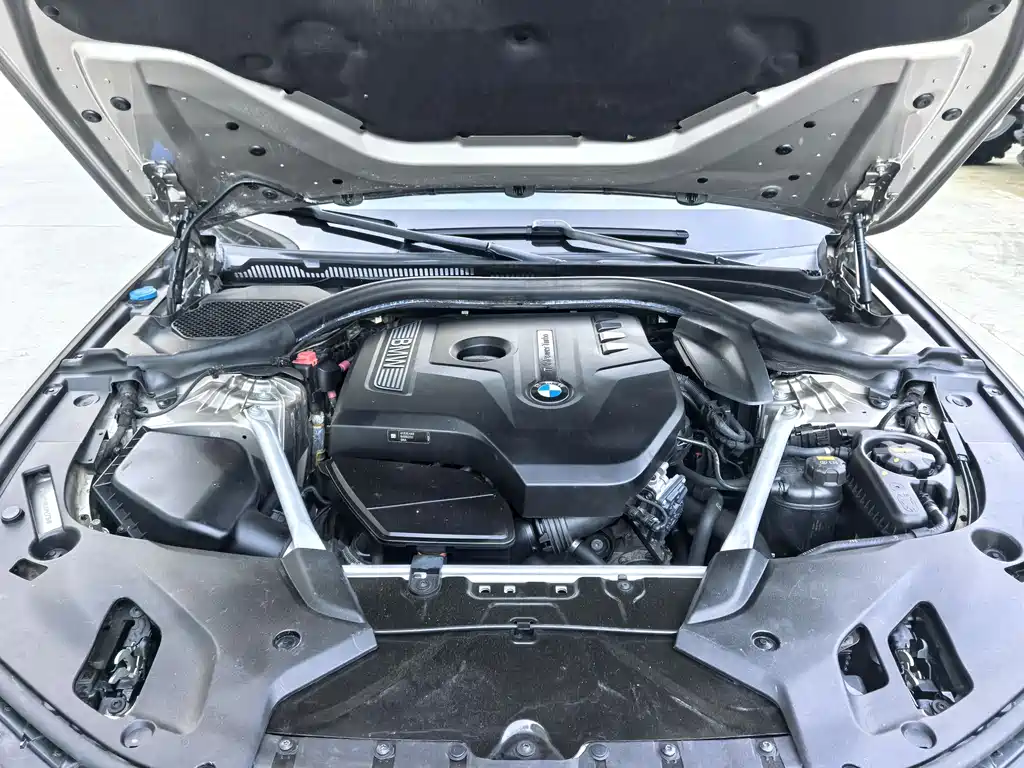 BMW 5 Series 2018 — фото 30