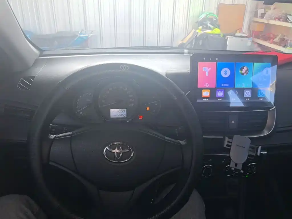 Toyota Yaris L 2020 — фото 10
