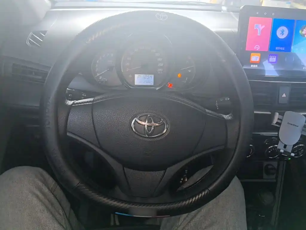Toyota Yaris L 2020 — фото 11