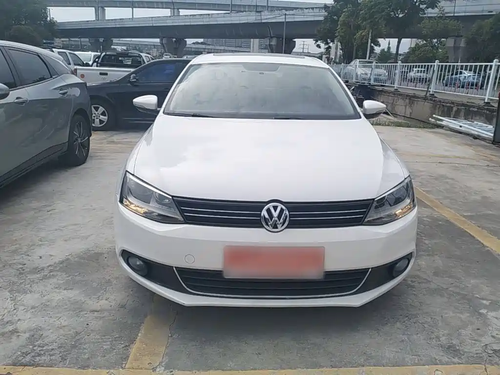 Volkswagen Sagitar 2014