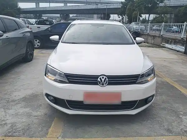 Volkswagen Sagitar 2014