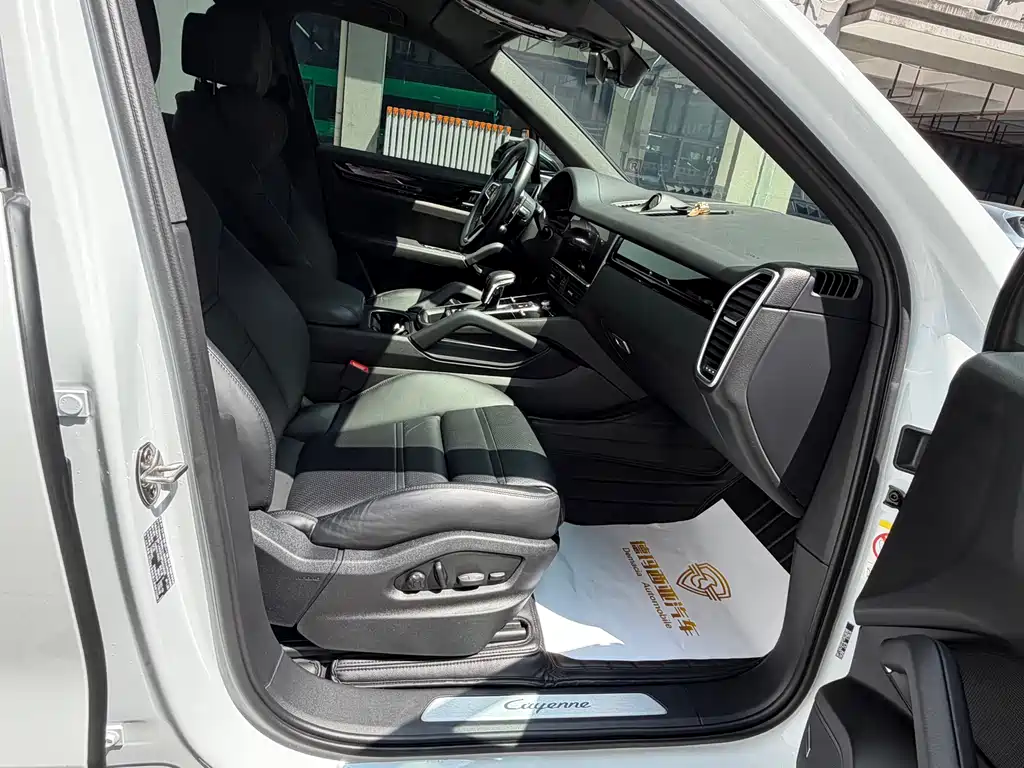 Porsche Cayenne 2023 — фото 11